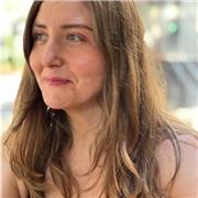 Profesora de lenguas, lingüísta con más de 10 años de experiencia, hablante nativa